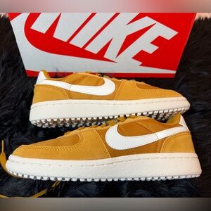 🔥 NIKE Field General NEW | SIZE 4Y (5.5W)